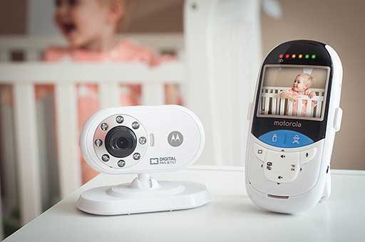 دوربین و مانیتور کنترل اتاق کودک